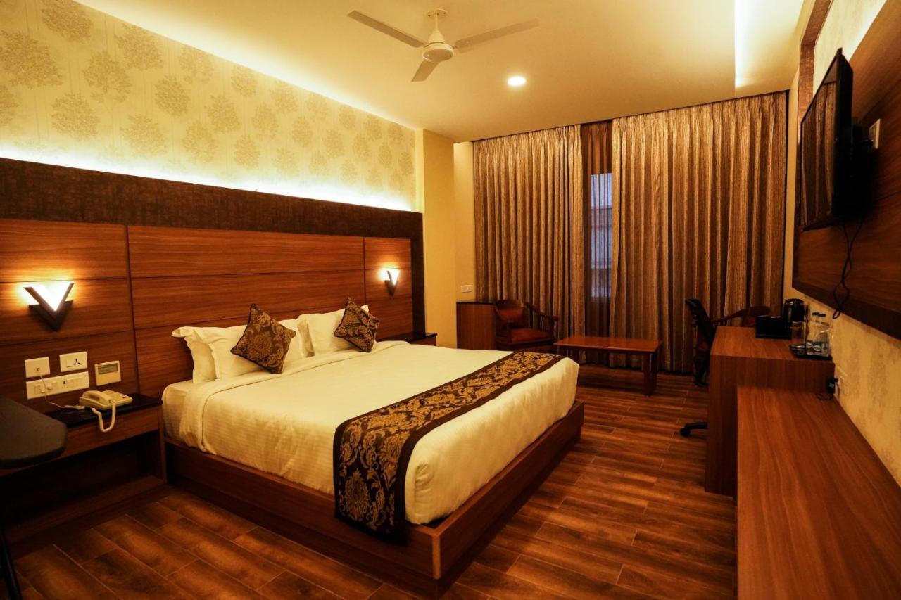 V Five Hotel Singapperumalkovil Ngoại thất bức ảnh